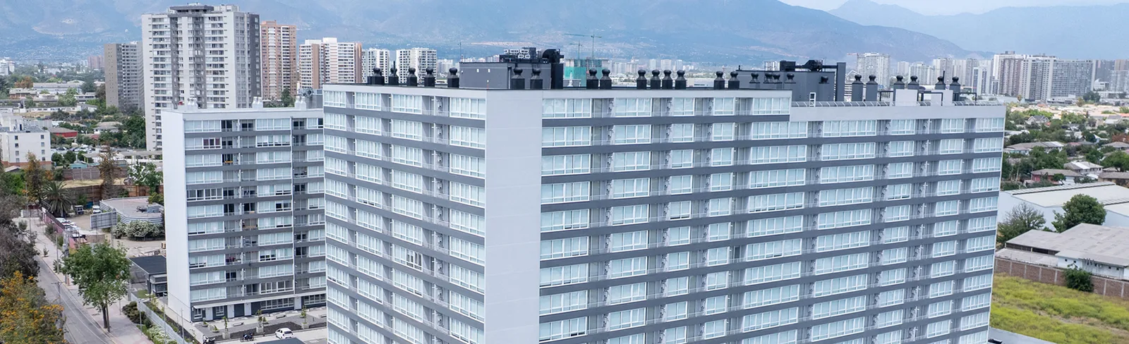 Fachada edificio Pintor Cicarelli I, San Joaquín